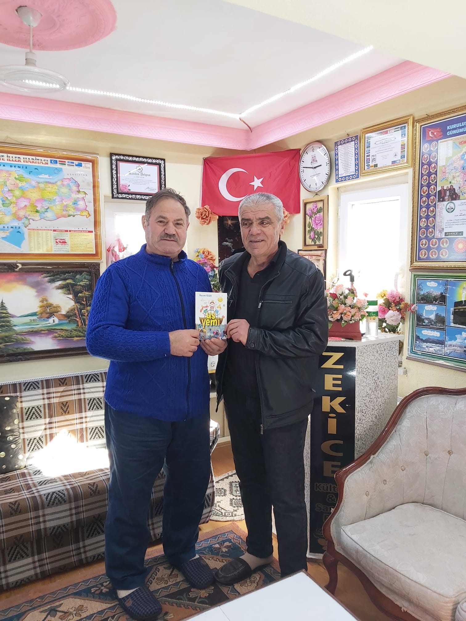 Zekice Kültür ve sanat evinin ziyaretçisi vardı.