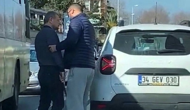 TRAFİKTE BALTALI SALDIRI 