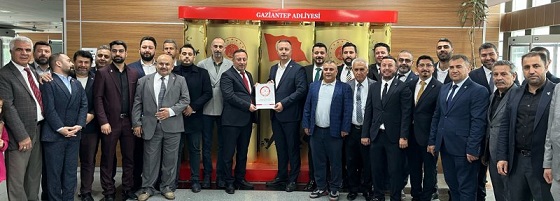 Yıldız, il yönetim kurulu üyeleriyle birlikte düzenlenen törenle mazbatasını teslim aldı.