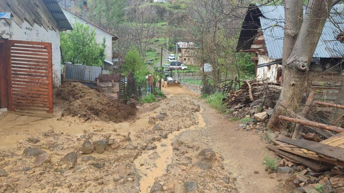 Sivas’ın Koyulhisar İlçesinde Sağanak Yağış Sele Yol Açtı