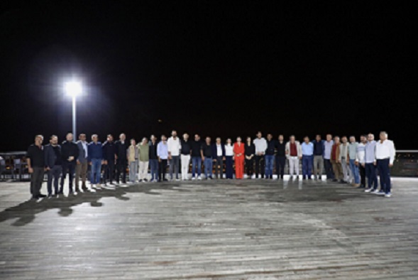 Korkuteli Belediye Başkanı Saniye Caran, dün akşam güreş komitesi ile yemekte bir araya geldi.