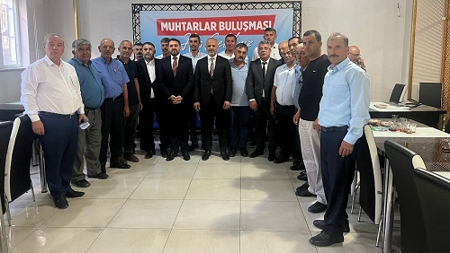 Muhtarlar Buluşması Afşin ve Pazarcık’ta Devam Etti  Büyükşehir Belediyesi, yerleşim yerlerinin ihtiyaç ve önceliklerin tespiti için ‘Muhtarlar Buluşması’nı sürdürüyor.