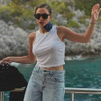 Oyuncu Demet Özdemir kimdir?