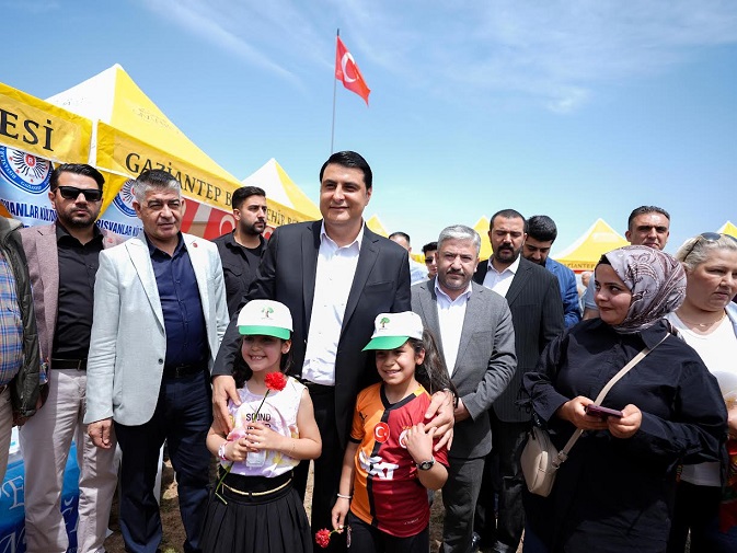 BAŞKAN YILMAZ’A RIŞVANLARDAN SEVGİ SELİ YILMAZ: “RIŞVANLARIN OLDUĞU YERDE TÜRK BAYRAĞI ŞEREFLE DALGALANIR”