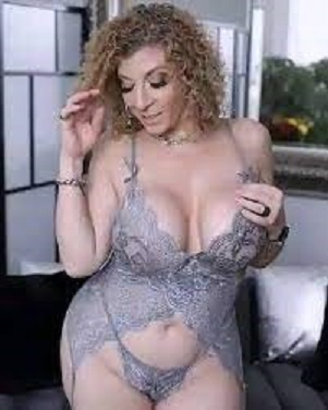 Sara Jay Kimdir?  Sara Jay, 14 Kasım 1977 tarihinde Cincinnati’de dünyaya gelmiştir.