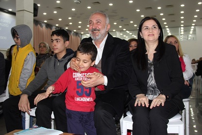 ÇİFTLİKKÖYLÜLER TÜRKÜLERLE COŞTU