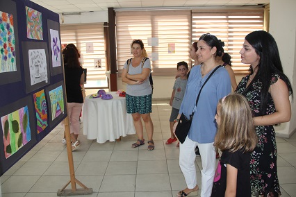 ÇİFTLİKKÖY’DE MİNİK RESSAMLAR ESERLERİNİ SERGİLEDİ