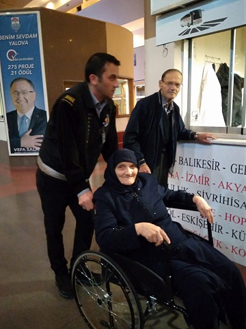 TERMİNALDE YAŞLI VE ENGELLİ BİREYLERE ÖZEL İLGİ GÖSTERİLİYOR