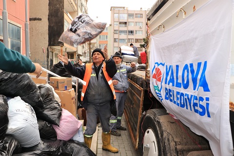 ELAZIĞ İÇİN TOPLANAN YARDIMLAR YOLA ÇIKTI