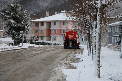 YALOVA BELEDİYESİ EKİPLERİ KAR İÇİN GÖREVE HAZIR