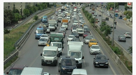   İNTİHAR’A KALKIŞAN GENÇ TRAFİĞİ LEÇ ETTİ.