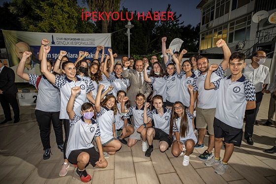 Başkan Soyer sporcularla bir araya geldi