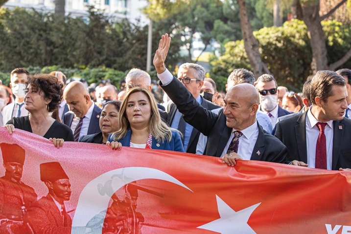 9 Eylül kutlamaları Zafer Yürüyüşü ile başladı İzmirliler tek yürek oldu