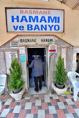 Basmane Hamamı’nın kapıları evsizlere açıldı