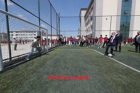 BAŞKAN TAHMAZOĞLU SPORUN VE SPORCUNUN YANINDA