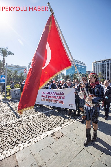 İzmir’de kardeşlik festivali başladı Soyer, “Dünya barışına İzmirde ses veriyoruz”