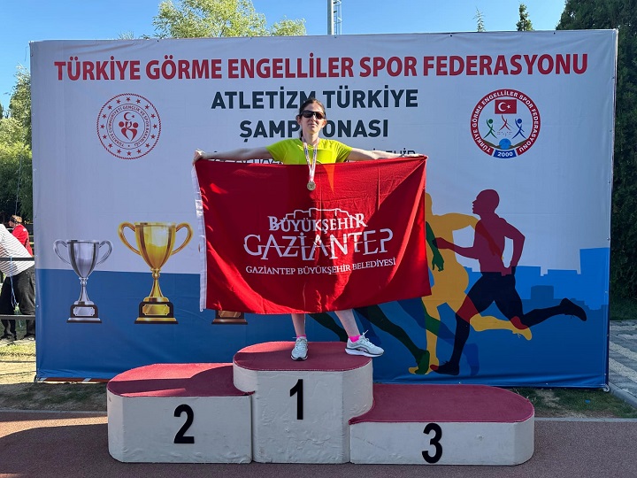 BÜYÜKŞEHİR BELEDİYE SPORCULARI BÜYÜK BAŞARIYA İMZA ATTI