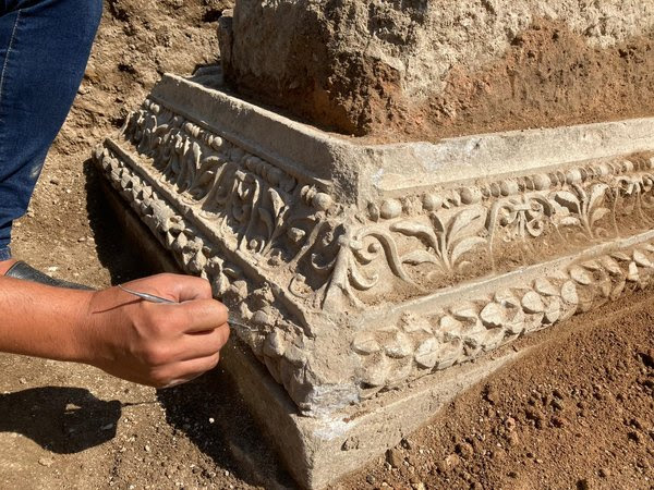 DÜZCE’DE ANTİK TİYATRONUN SON BASAMAKLARIDA GÜN YÜZÜNE ÇIKTI!