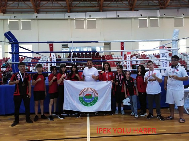 MUAYTHAİ TURNUVASINDA İLKADIMLI SPORCULAR 7 MADALYA İLE BAŞARIYA İMZA ATTILAR