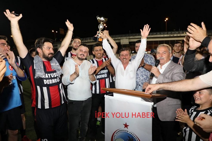 KIYASIYA MÜCADELENİN YAŞANDIĞI KA-DEF HALI SAHA TURNUVASINDA ŞAMPİYON KARAYUSUFSPOR OLDU