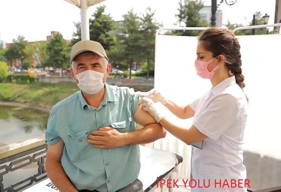 ÇARŞAMBA 55 BİN 555 AŞI İÇİN KOLLARI SIVADI