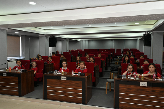 Sizler ülkemizin geleceğisiniz