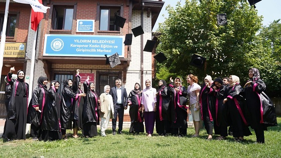  Yıldırım Belediyesi, kurduğu kadın kooperatifleri ile eğitim ve girişimcilik merkezleri ile kadının sosyal ve ekonomik hayattaki rolünü güçlendiriyor.