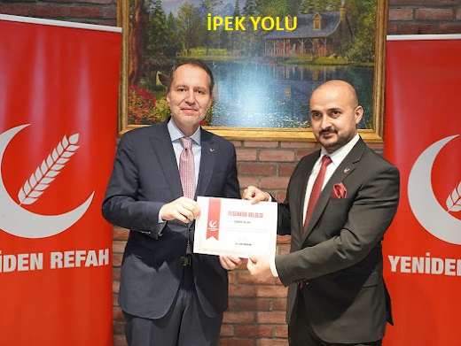 Gaziantep’te Yeniden Refah Partisi Şehitkamil Meclis üyesi Ömer Uçar,’e partiye yeni üyelerin kazandırılması noktasında Türkiye’de önemli bir başarıya imza atmasından dolayı Teşekkür Belgesi verdi.