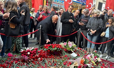 İçişleri Bakanı taziyelerini kabul etmiyoruz dedi, onlar kırmızı karanfil bıraktı!