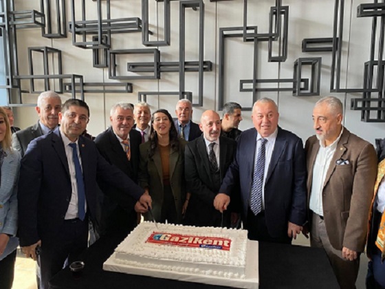 İlhami Boynu Kısa: Gazikent Gazetesi 19.Kuruluş Yıl Dönümünü Şehitkamil Sanat Merkezi’nde Kutladı.   