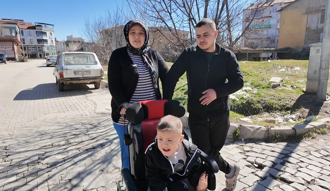  Başkan Başdeğirmen’den Mustafa Eymen’e özel engelli aracı desteği
