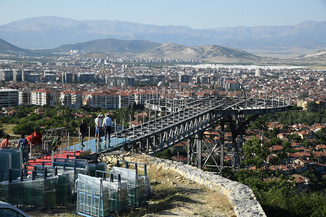 Kirazlıdere Seyir Terasının cam montajına başlandı